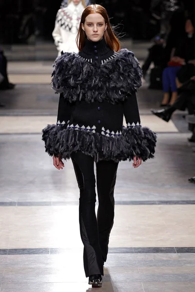 Look 28